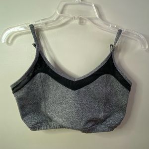 Adjustable sports bra